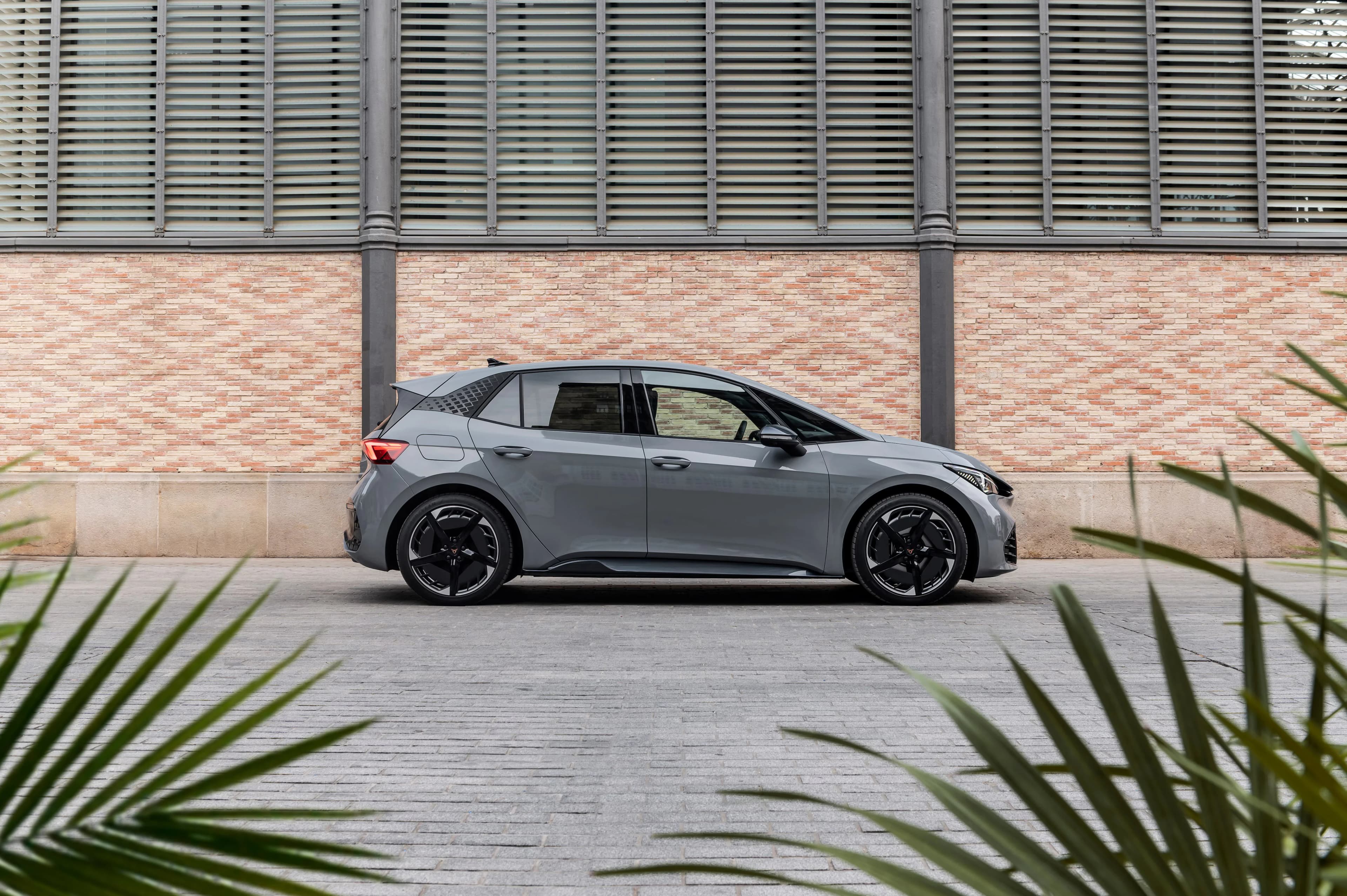 Cupra Born électrique de Phoenix Auto-École, voiture d'apprentissage à Vallorbe